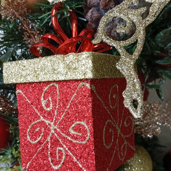 18" Christmas Wreath Handmade Red & Gold Reindeer - Picture 8 of 10